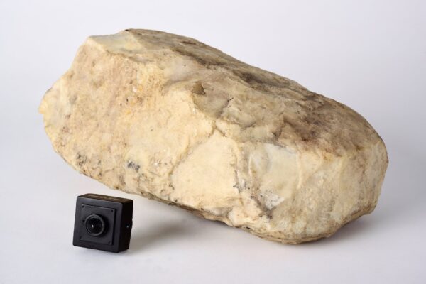 מצלמה נסתרת בסלע בשידור ישיר WIFI